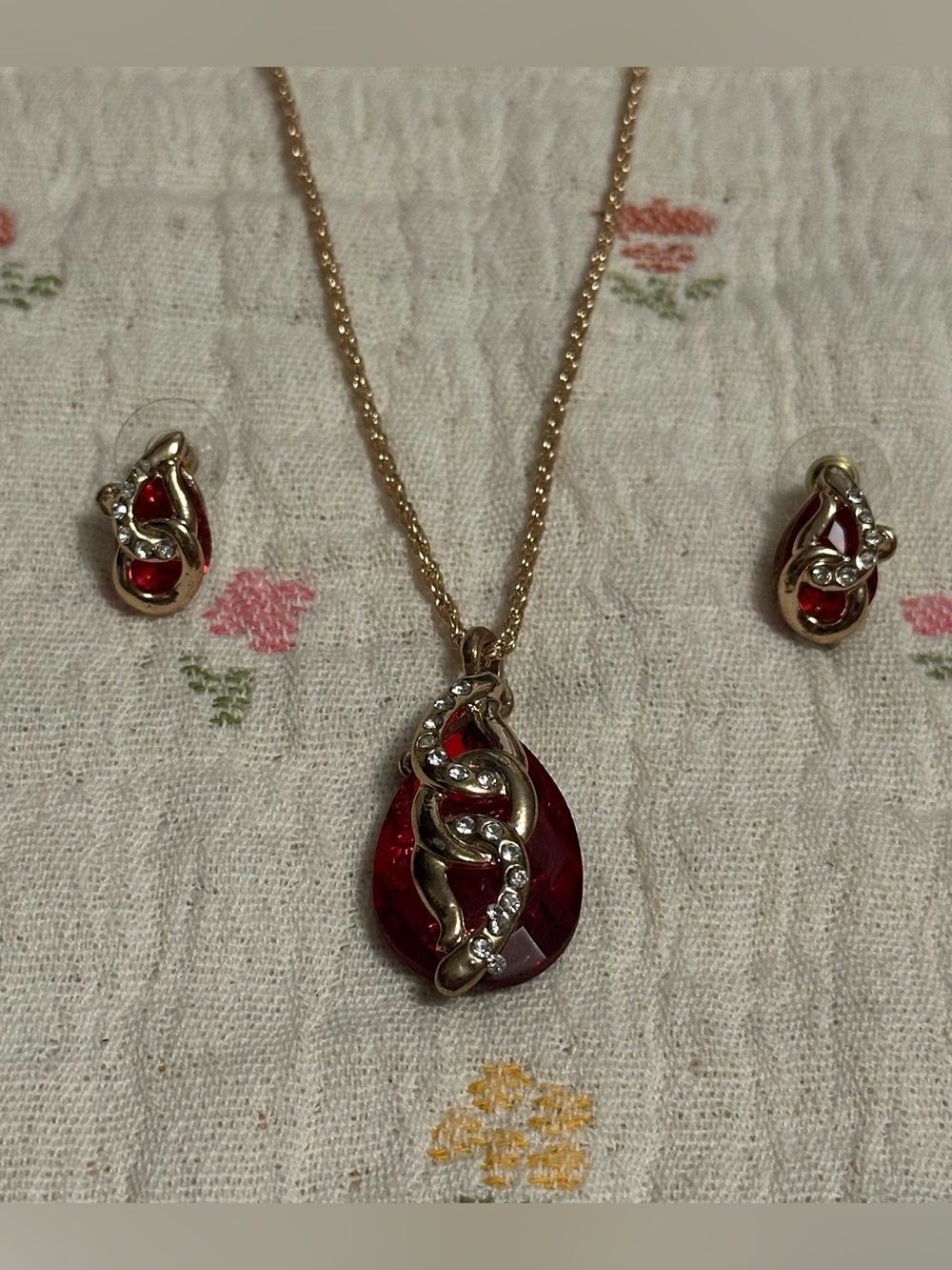 Gold Red Teardrop Pendant Necklace & Earring Set